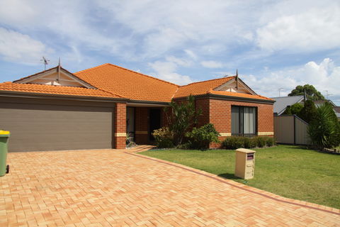 Mandurah Golf Links Retreat - Australian Destinations 0