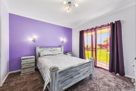 McKinnon's Holiday Home - Australian Destinations 2