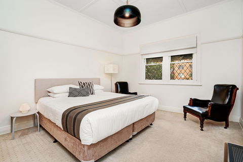 Newcastle Executive Homes - Cooks Hill Cottage - Australian Destinations 1
