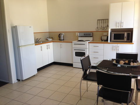 Palm View Holiday Apartments - Australian Destinations 2