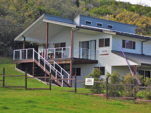Point Plomer Holiday Cottages - Australian Destinations 0