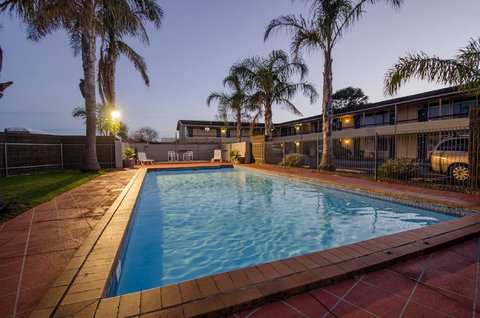 Red Carpet Motel - Australian Destinations 1