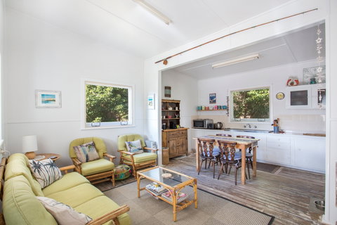 Retro Cottage - Australian Destinations 2
