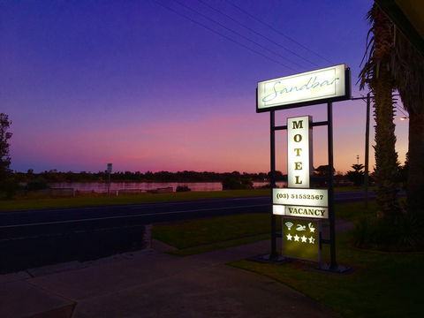 Sandbar Motel Lakes Entrance - Australian Destinations 0