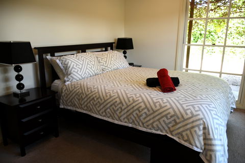 Wagga Riverside Apartments - Australian Destinations 1