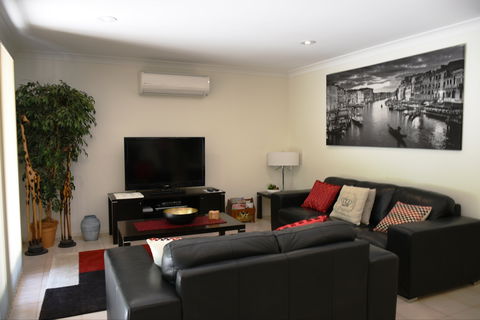 Wagga Riverside Apartments - Australian Destinations 2