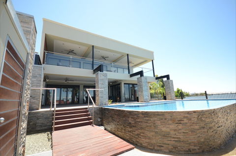 Waterfront Holiday Houses - Australian Destinations 2