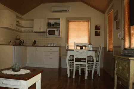 Autumn Affair Cottages  - Australian Destinations 3
