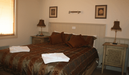 Autumn Affair Cottages  - Australian Destinations 4