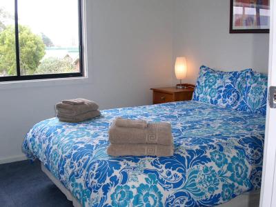 Central Cowes Family Townhouses - Australian Destinations 5