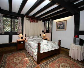 Anne Hathaways Cottage - Australian Destinations 0
