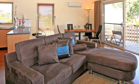 Anglesea Overboard Seaside Cottage - Australian Destinations 5