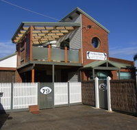 Black Dolphin Townhouse and Apartment - Australian Destinations