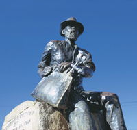Paddy Hannans Statue - Australian Destinations