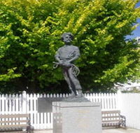 Alexander Cameron Statue - Australian Destinations