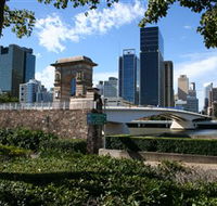 Former Victoria Bridge Abutment Memorial - Australian Destinations