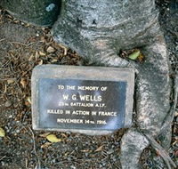 Eumundi War Memorial - Australian Destinations