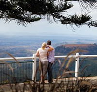Picnic Point Lookout And Parkland - Australian Destinations