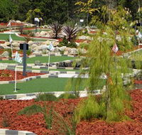 18 Hole Mini Golf - Club Husky - Australian Destinations