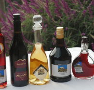 Hartzview Vineyard Heritage Pickers Hut Village - Australian Destinations