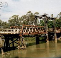 Swan Hill - Murray River Road Bridge - Australian Destinations