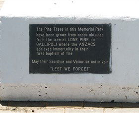 War Memorial And Heroes Avenue, Roma - Australian Destinations 1