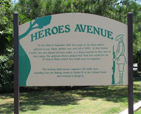 War Memorial And Heroes Avenue, Roma - Australian Destinations 2