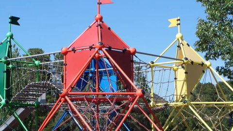 Fadden Pines Playground - Australian Destinations 3