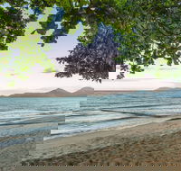 Holloways Beach
