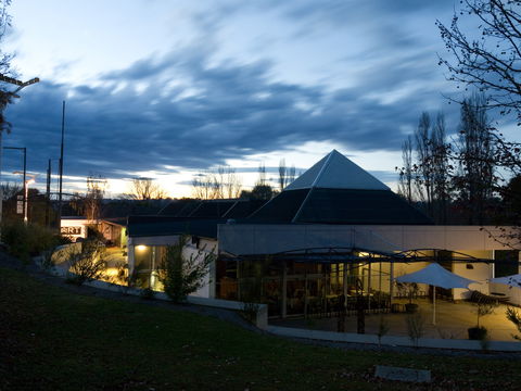New England Regional Art Museum - Australian Destinations 0