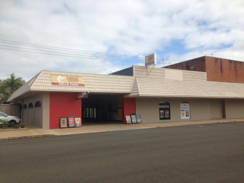 East End Hotel - Australian Destinations 1