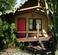 Magnum's Backpackers Bar - Australian Destinations