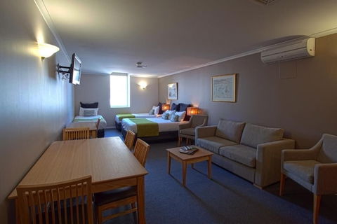 Quest Waterfront Serviced Apartments - Australian Destinations 3