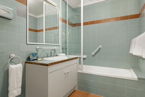 Quest Waterfront Serviced Apartments - Australian Destinations 6