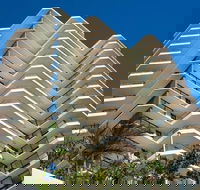 Beach House Seaside Resort Coolangatta - Australian Destinations