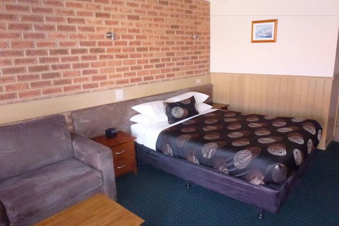Colonial Motor Inn Bairnsdale - Australian Destinations 7