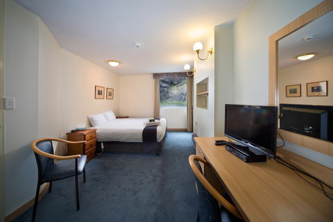 Jenolan Caves House - Australian Destinations 6