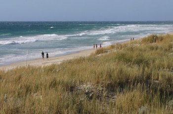 Scarborough & Absolutely Beachfront - Australian Destinations 0