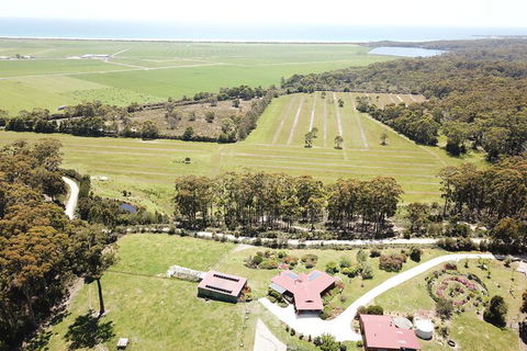 Eagles Roost Farmstay B & B - Australian Destinations 1