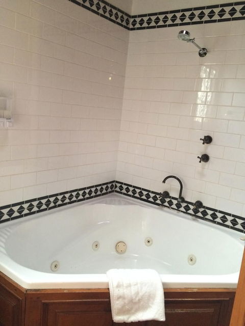 Daly View Bed & Breakfast - Australian Destinations 1