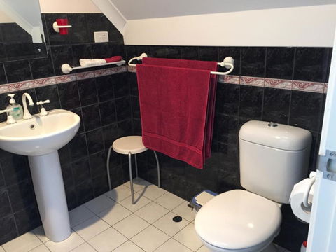 Aarn House B & B Airport Accommodation - Australian Destinations 4