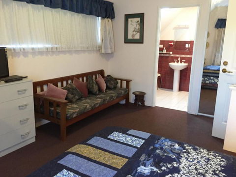 Aarn House B & B Airport Accommodation - Australian Destinations 1