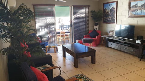 A City Retreat 2BR Apartment Reid Park Townsville - Australian Destinations 5