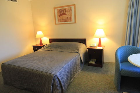 Charbonnier Motor Inn - Australian Destinations 5