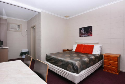 Motel Poinsettia - Australian Destinations 5