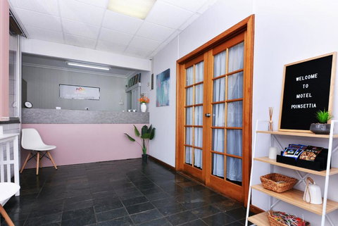 Motel Poinsettia - Australian Destinations 3