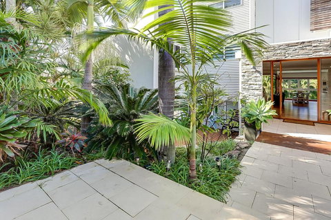 Coast Along - Australian Destinations 6