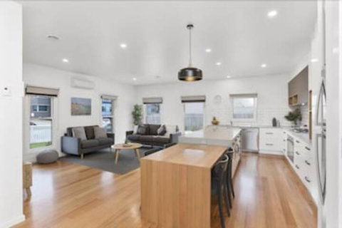 Coastal Vibe Apartments - Australian Destinations 2