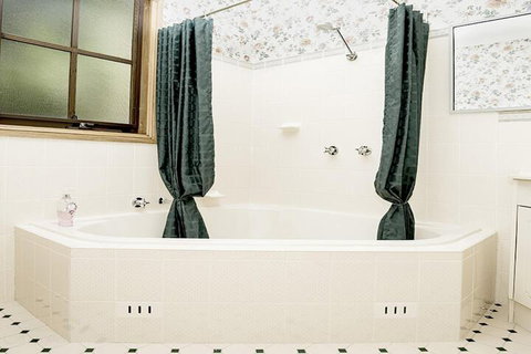 Kalimna Spa Room - Australian Destinations 2