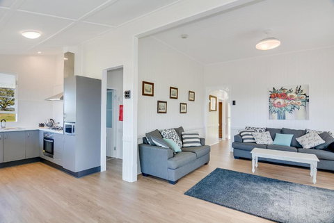 Cloud Hill - Australian Destinations 4